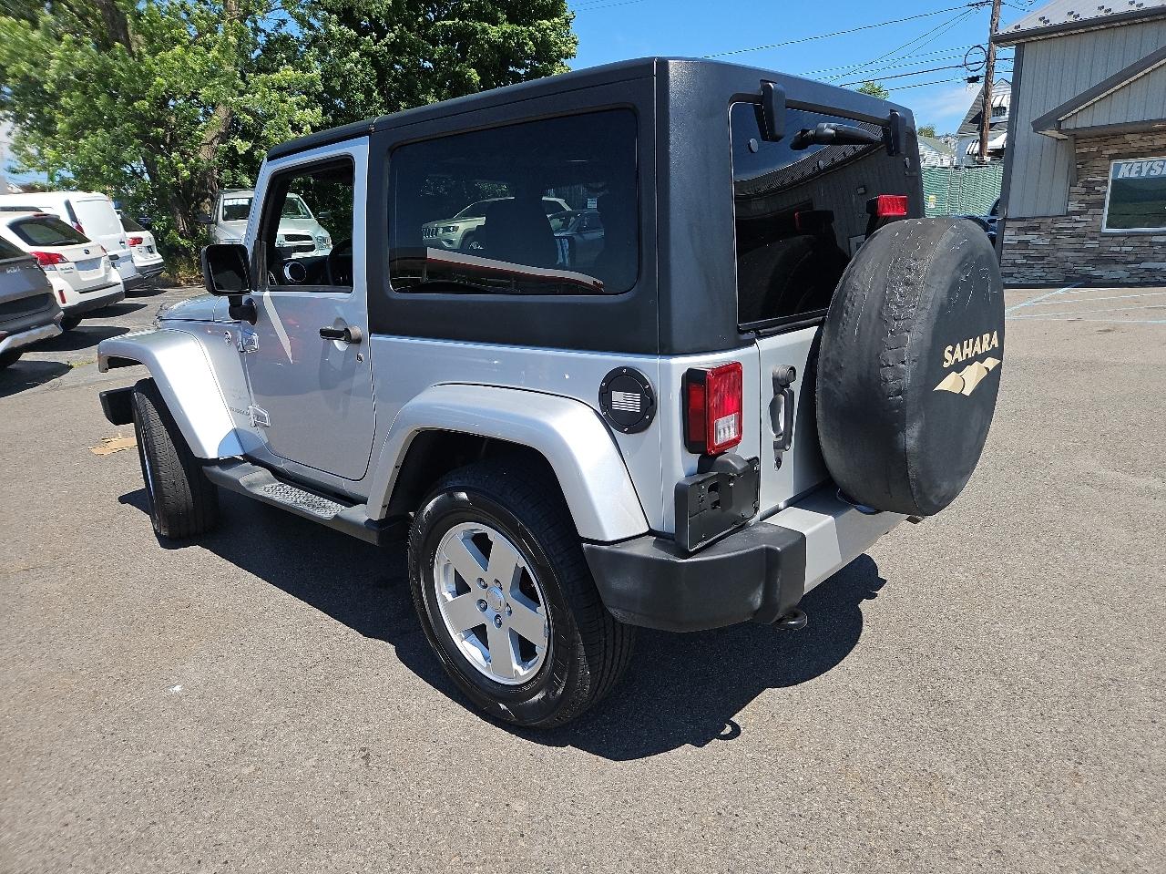 Jeep Wrangler 4WD 2dr Sahara 2012