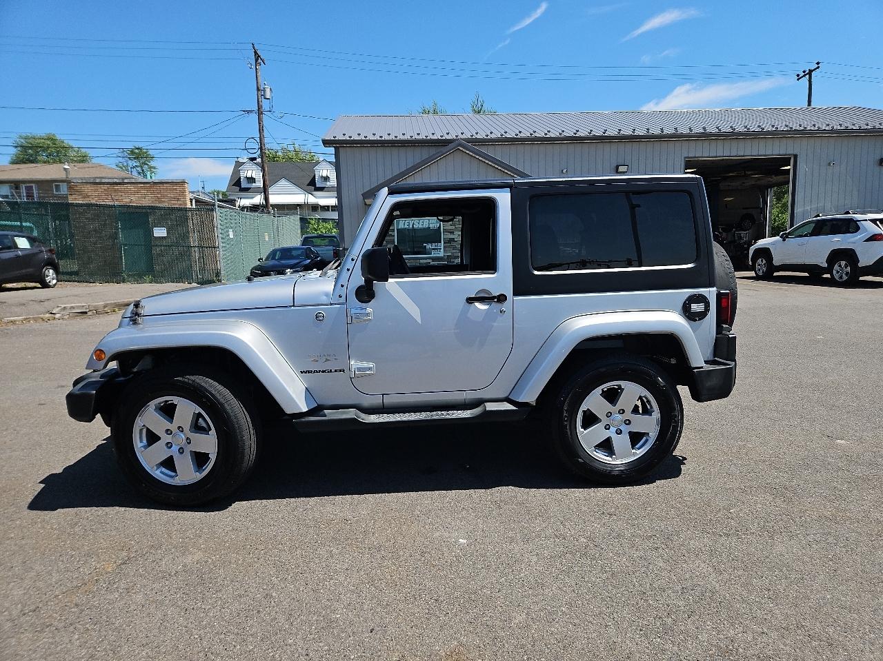 Jeep Wrangler 4WD 2dr Sahara 2012