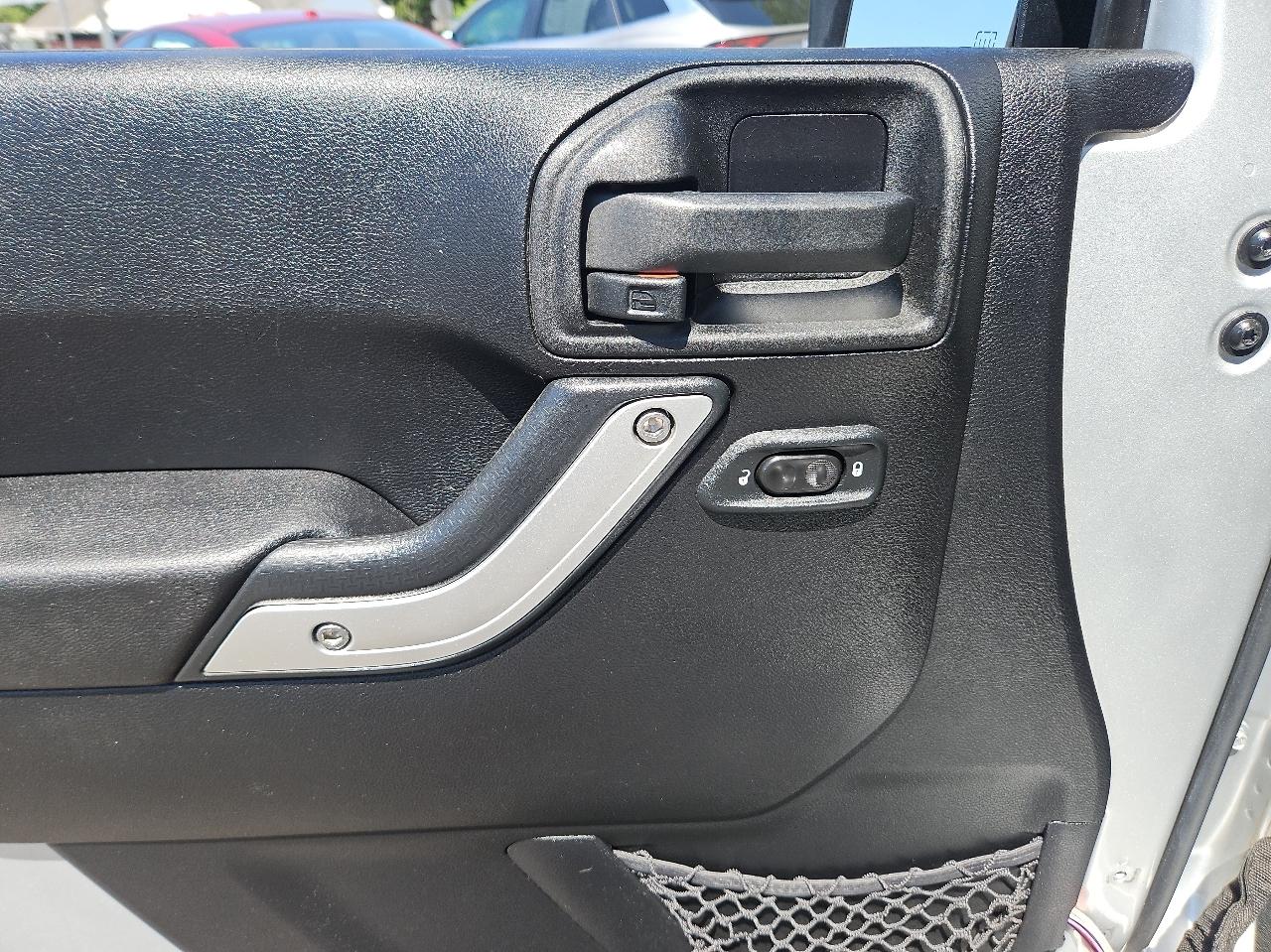 Jeep Wrangler 4WD 2dr Sahara 2012