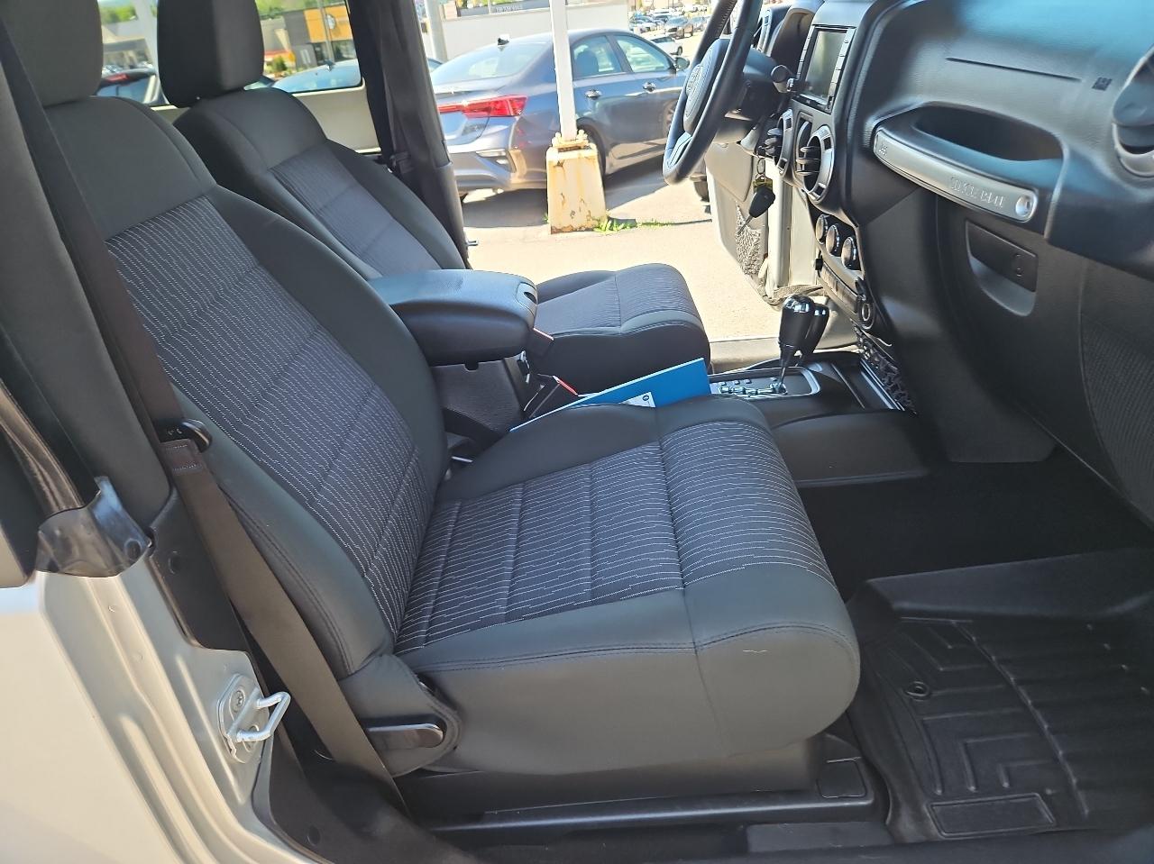 Jeep Wrangler 4WD 2dr Sahara 2012
