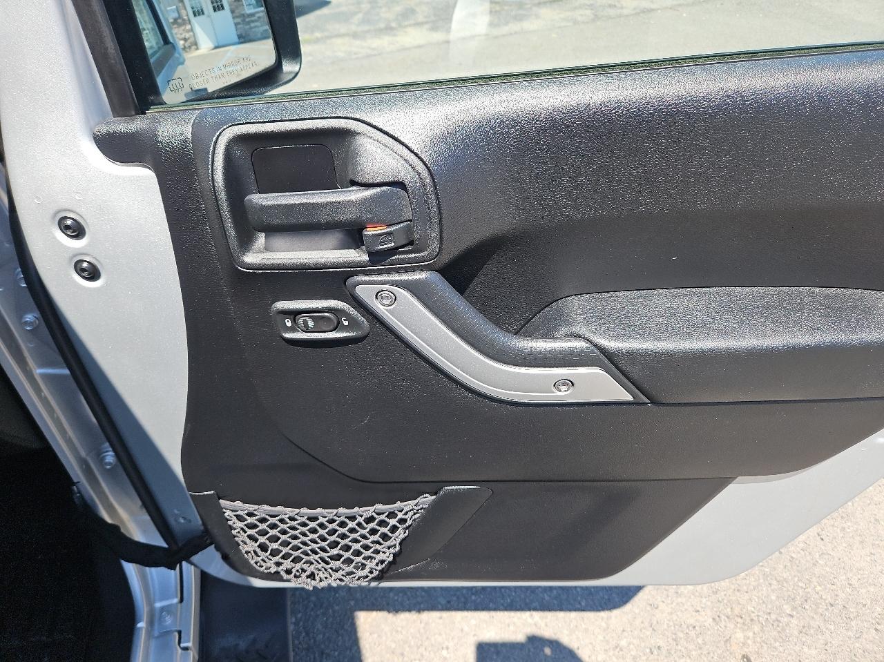 Jeep Wrangler 4WD 2dr Sahara 2012