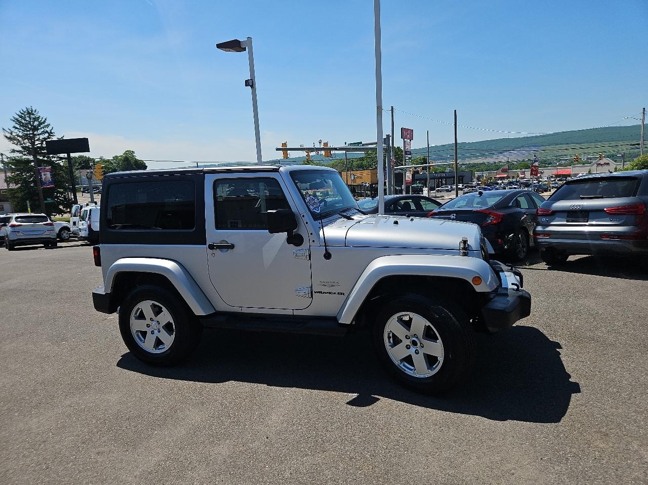 Jeep Wrangler 4WD 2dr Sahara 2012