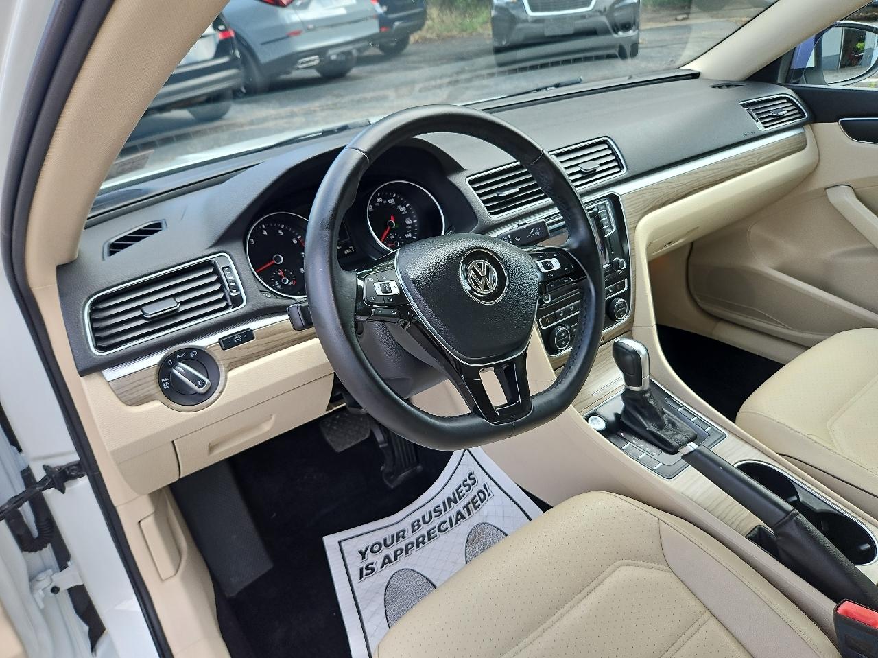 Volkswagen Passat 1.8T SE w/Technology Auto 2017