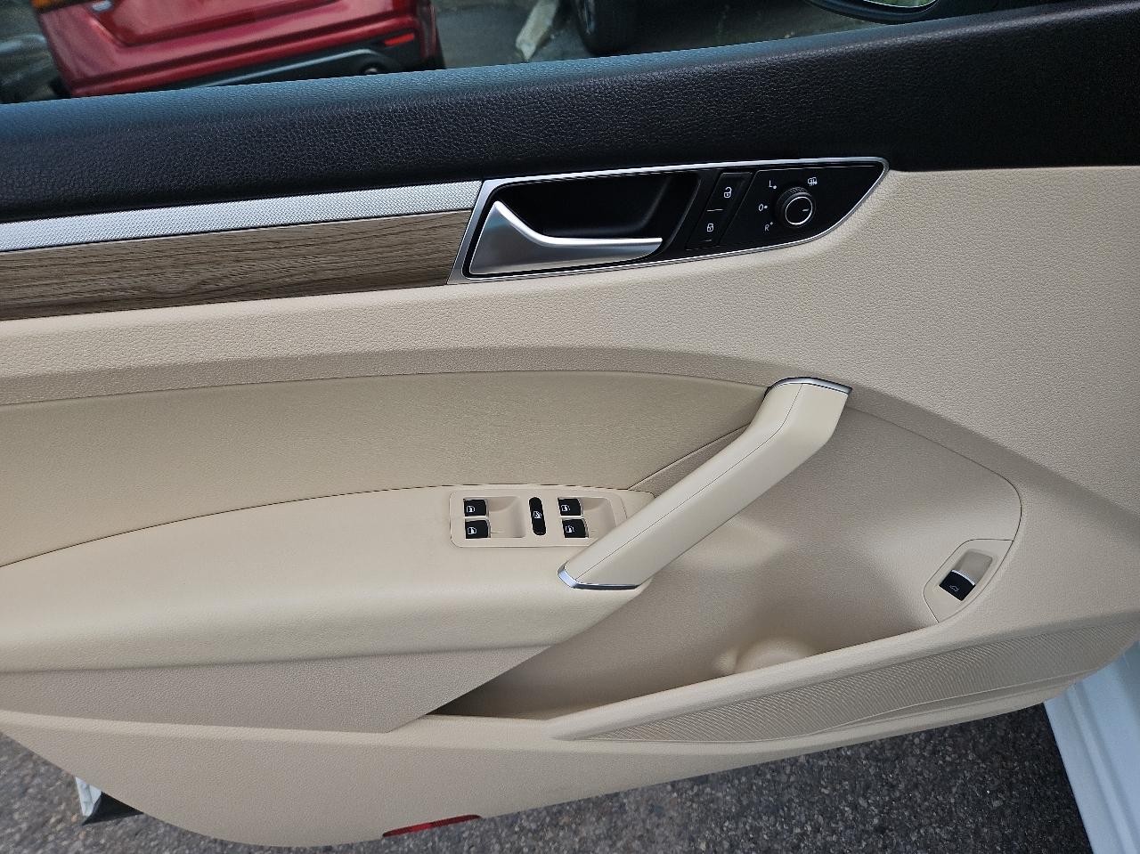 Volkswagen Passat 1.8T SE w/Technology Auto 2017