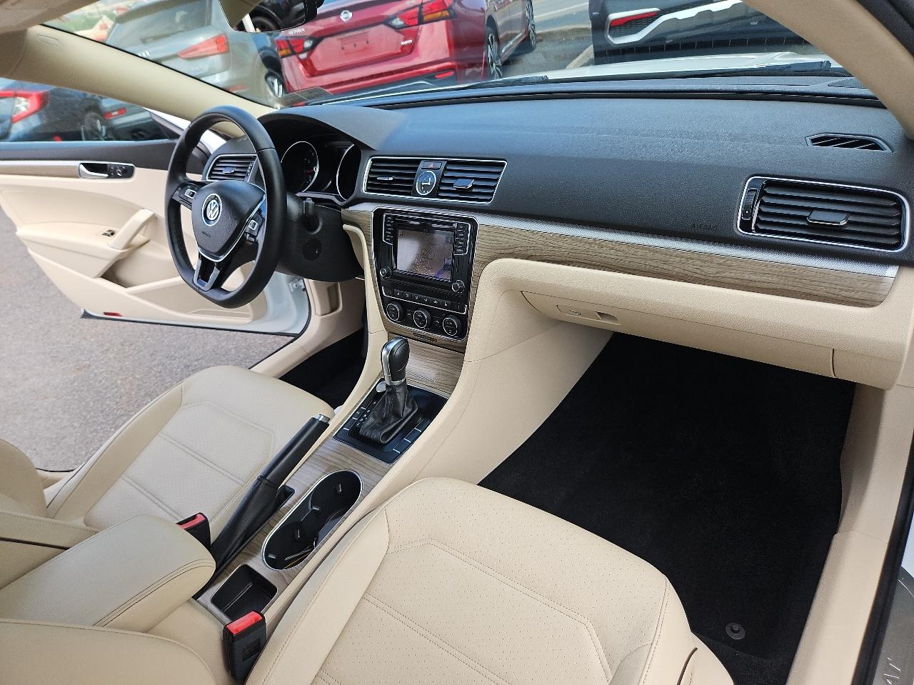 Volkswagen Passat 1.8T SE w/Technology Auto 2017