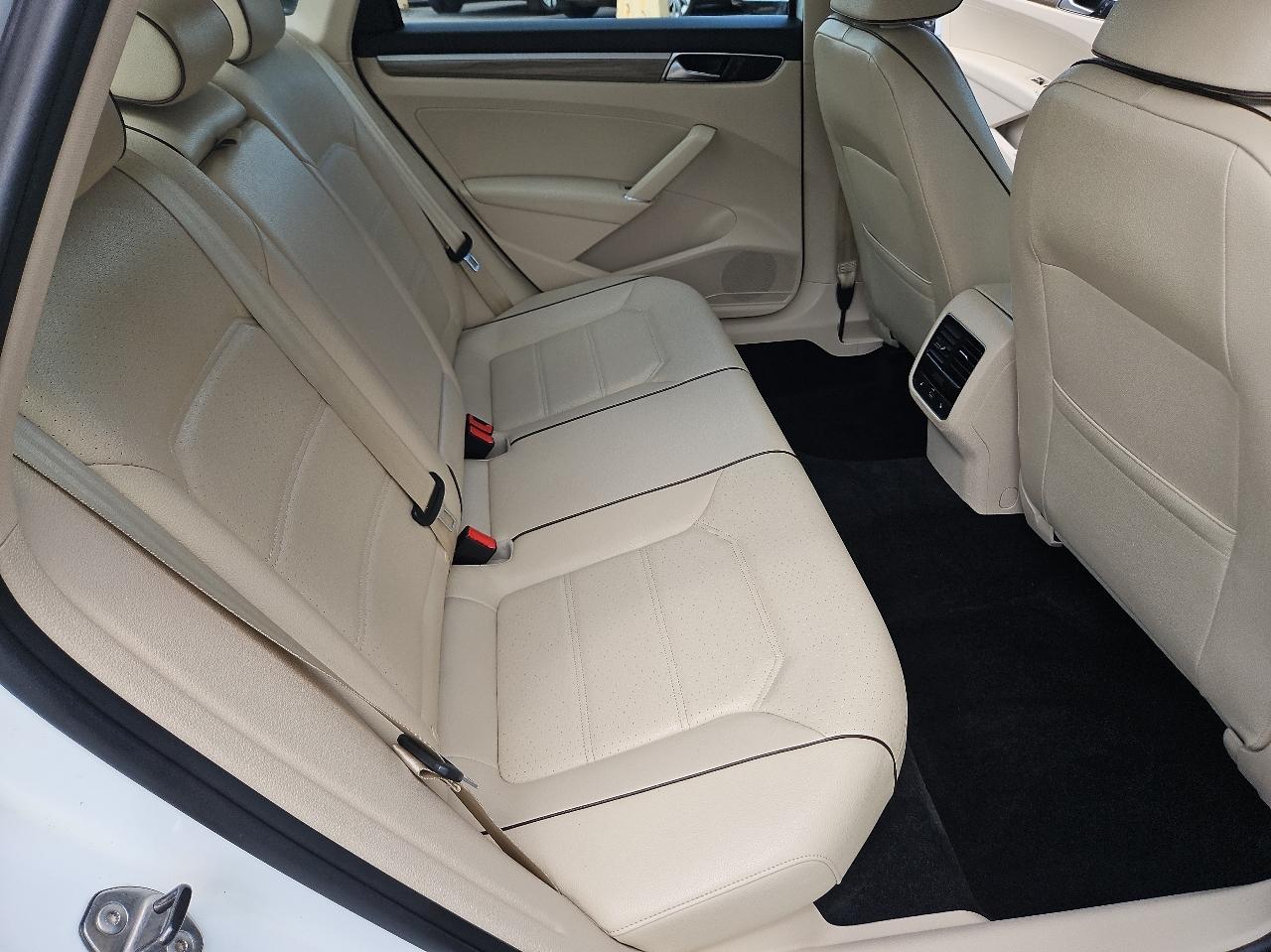 Volkswagen Passat 1.8T SE w/Technology Auto 2017