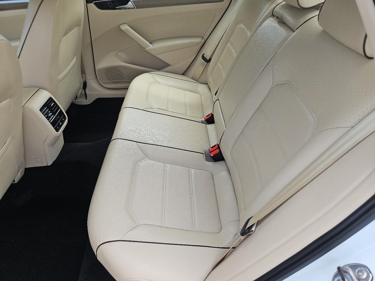 Volkswagen Passat 1.8T SE w/Technology Auto 2017