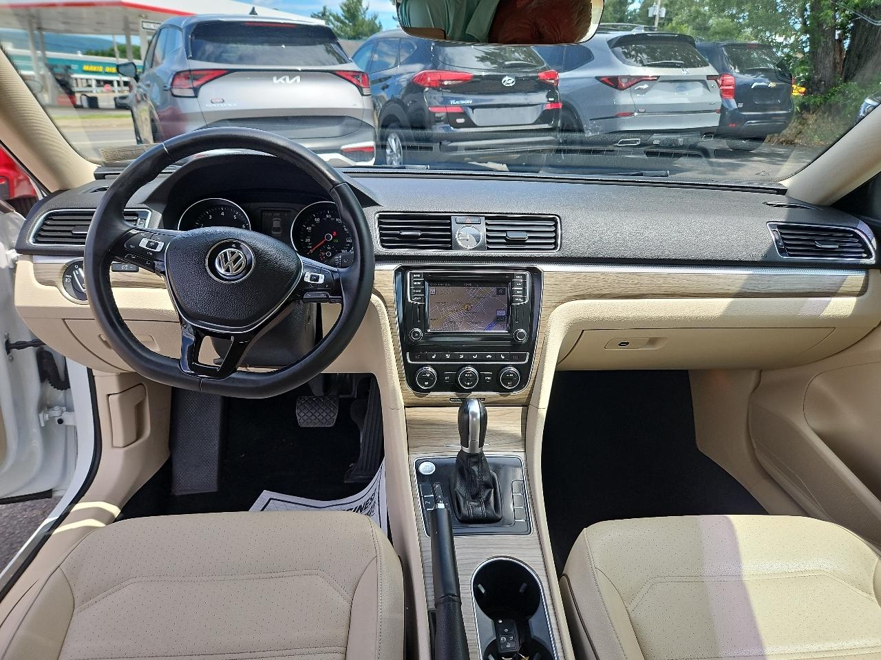 Volkswagen Passat 1.8T SE w/Technology Auto 2017