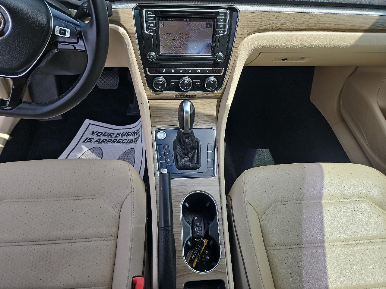 Volkswagen Passat 1.8T SE w/Technology Auto 2017