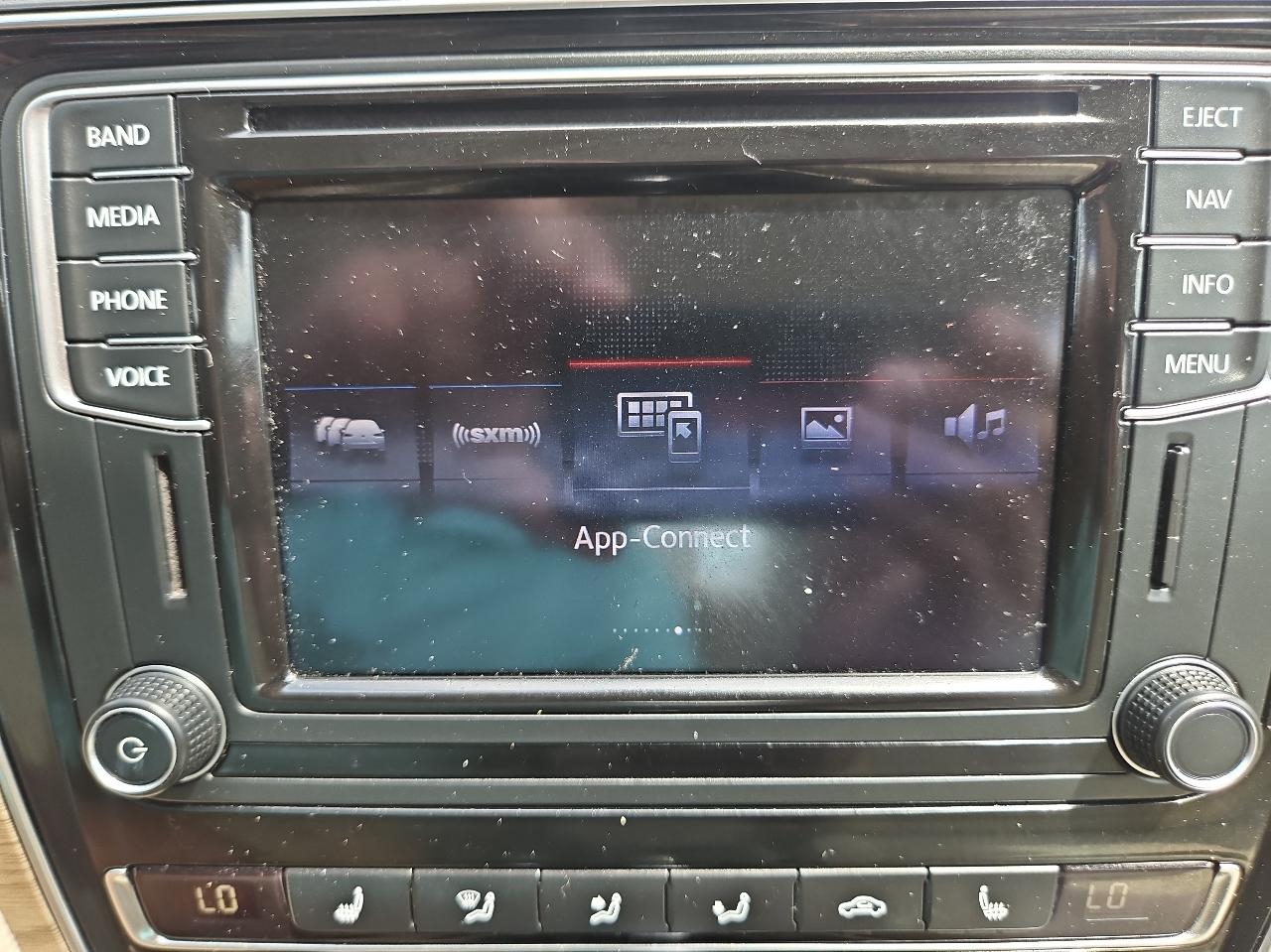 Volkswagen Passat 1.8T SE w/Technology Auto 2017