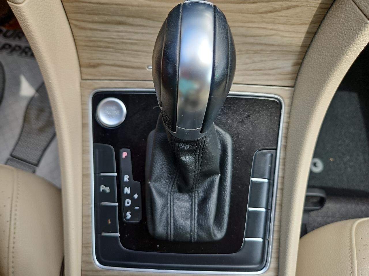 Volkswagen Passat 1.8T SE w/Technology Auto 2017