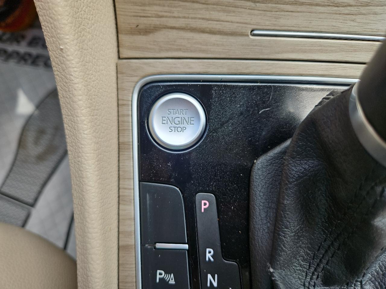 Volkswagen Passat 1.8T SE w/Technology Auto 2017