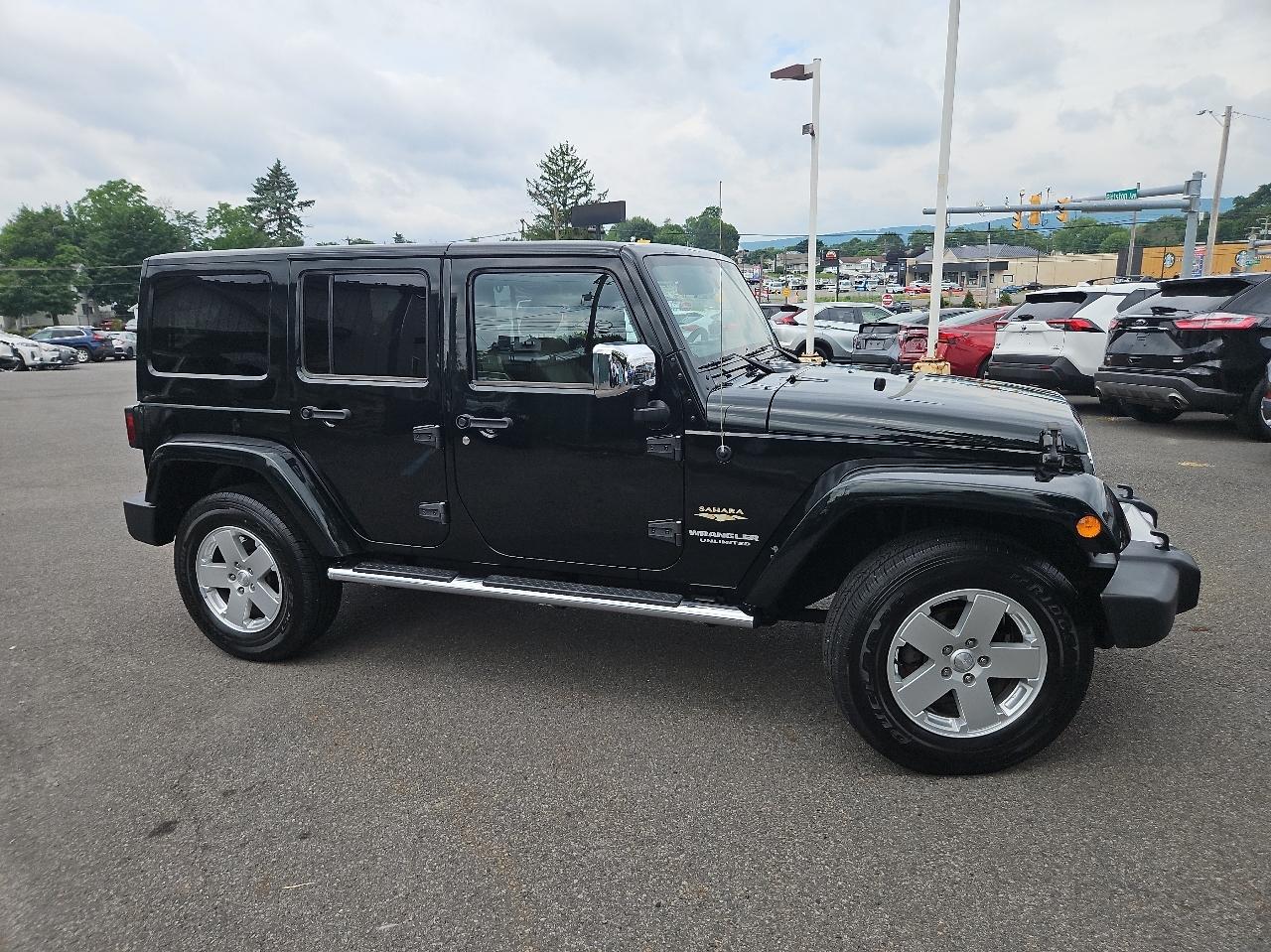 Jeep Wrangler Unlimited 4WD 4dr Sahara 2012