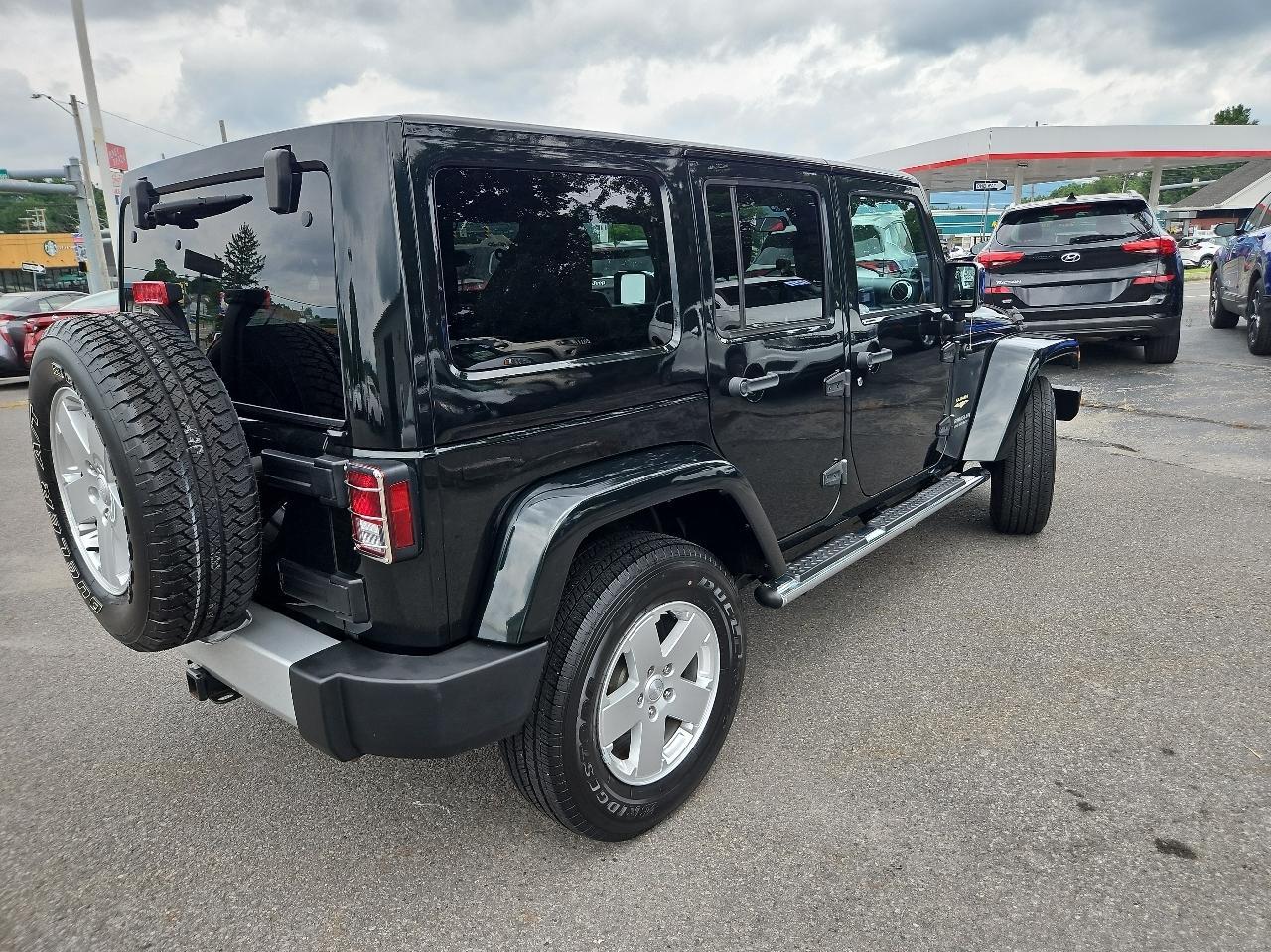 Jeep Wrangler Unlimited 4WD 4dr Sahara 2012