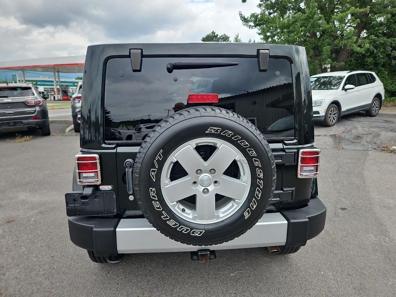 Jeep Wrangler Unlimited 4WD 4dr Sahara 2012