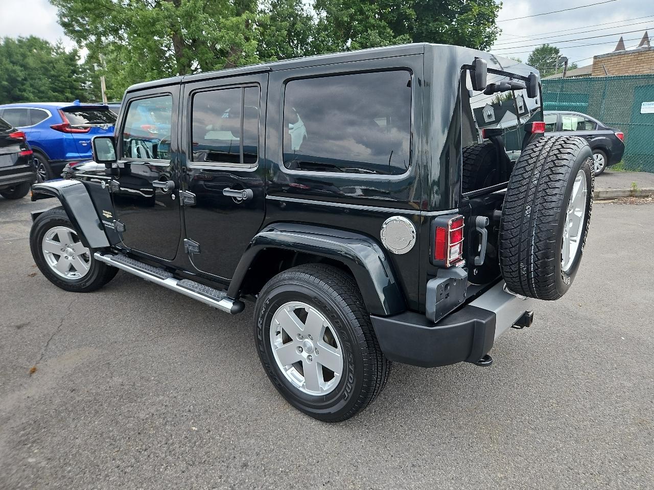 Jeep Wrangler Unlimited 4WD 4dr Sahara 2012