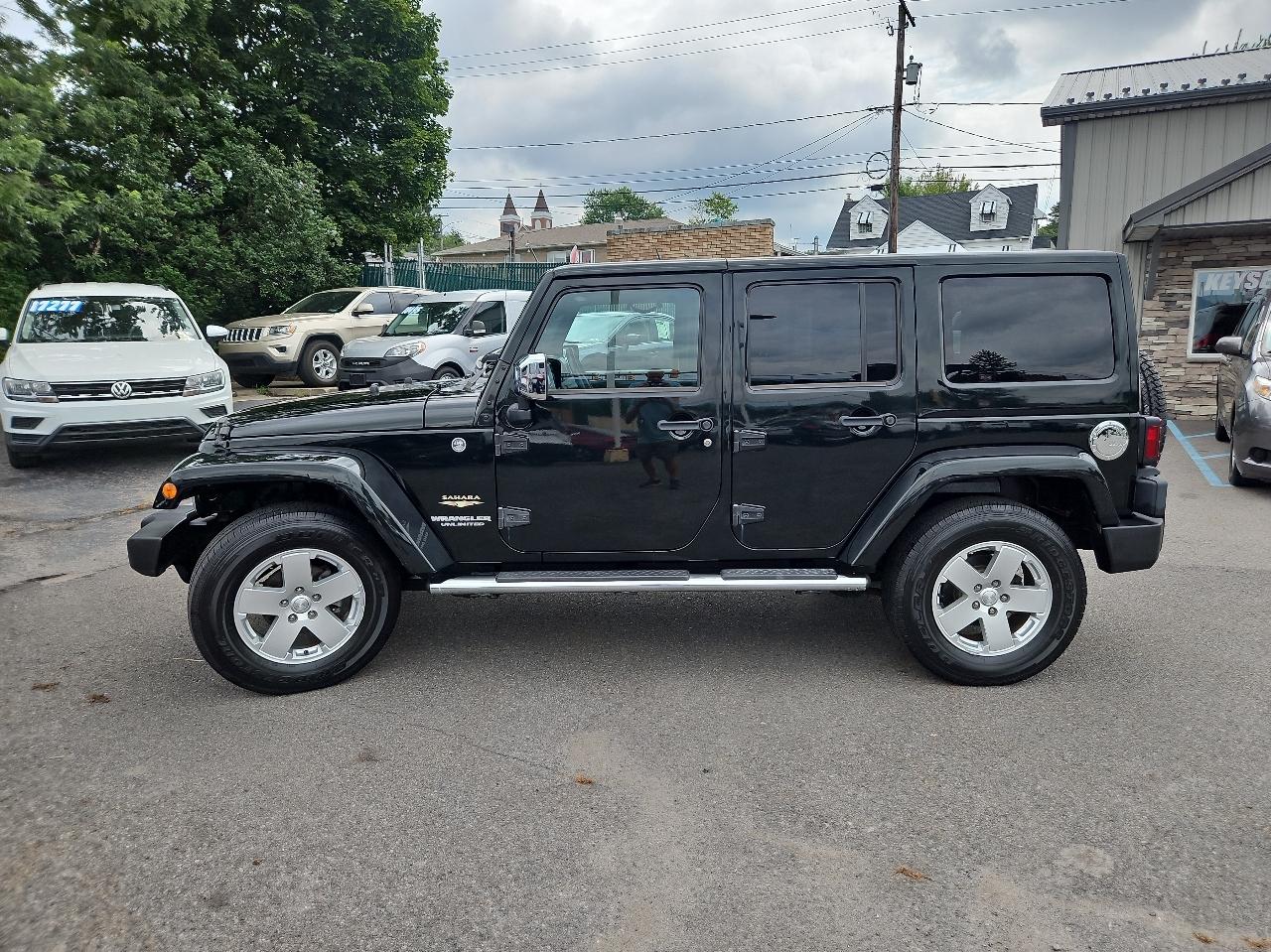 Jeep Wrangler Unlimited 4WD 4dr Sahara 2012