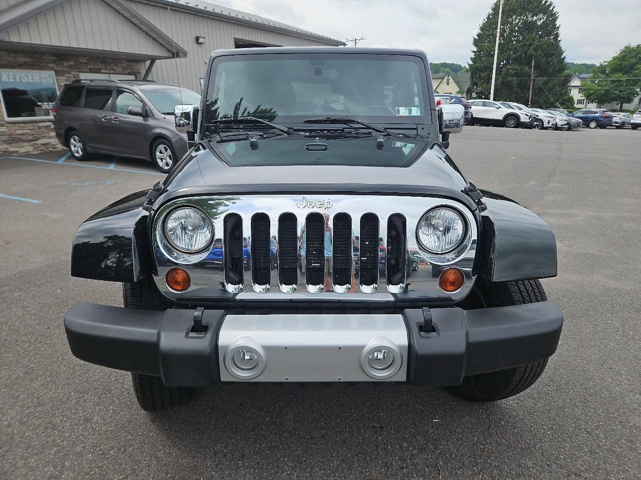 Jeep Wrangler Unlimited 4WD 4dr Sahara 2012