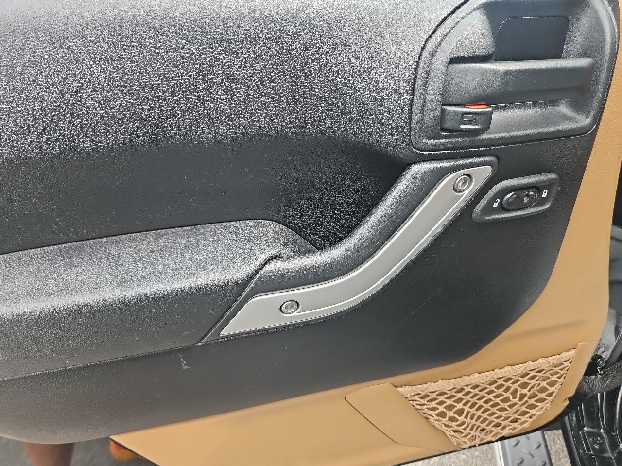 Jeep Wrangler Unlimited 4WD 4dr Sahara 2012