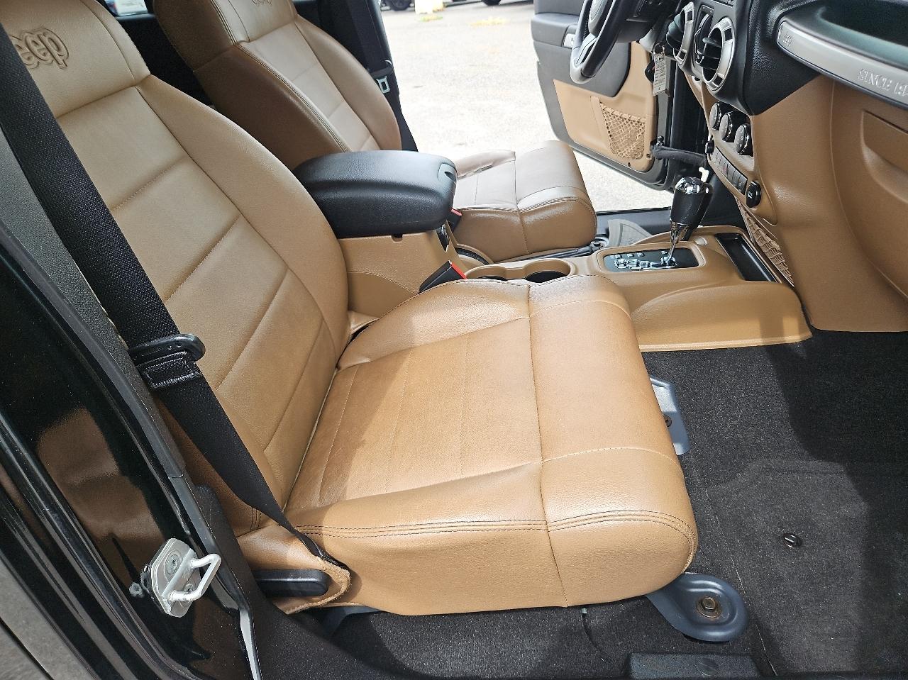 Jeep Wrangler Unlimited 4WD 4dr Sahara 2012