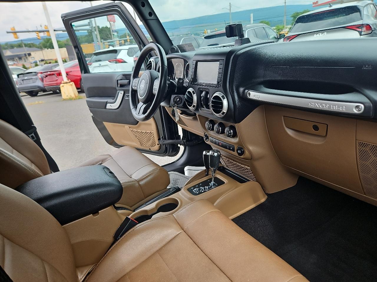 Jeep Wrangler Unlimited 4WD 4dr Sahara 2012