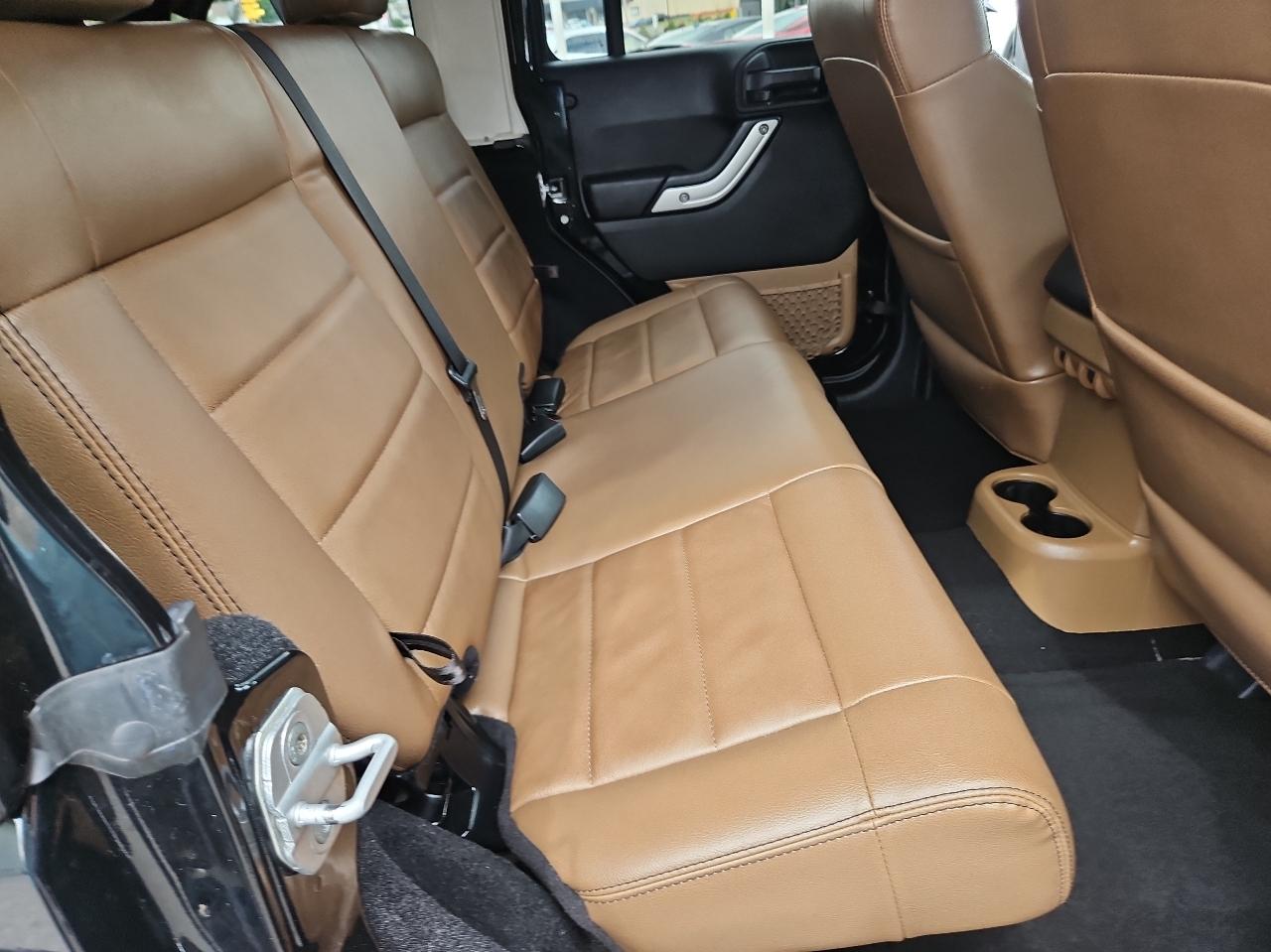 Jeep Wrangler Unlimited 4WD 4dr Sahara 2012