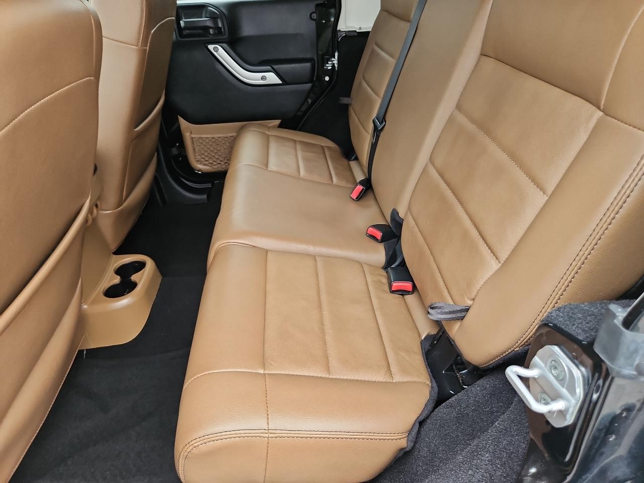 Jeep Wrangler Unlimited 4WD 4dr Sahara 2012