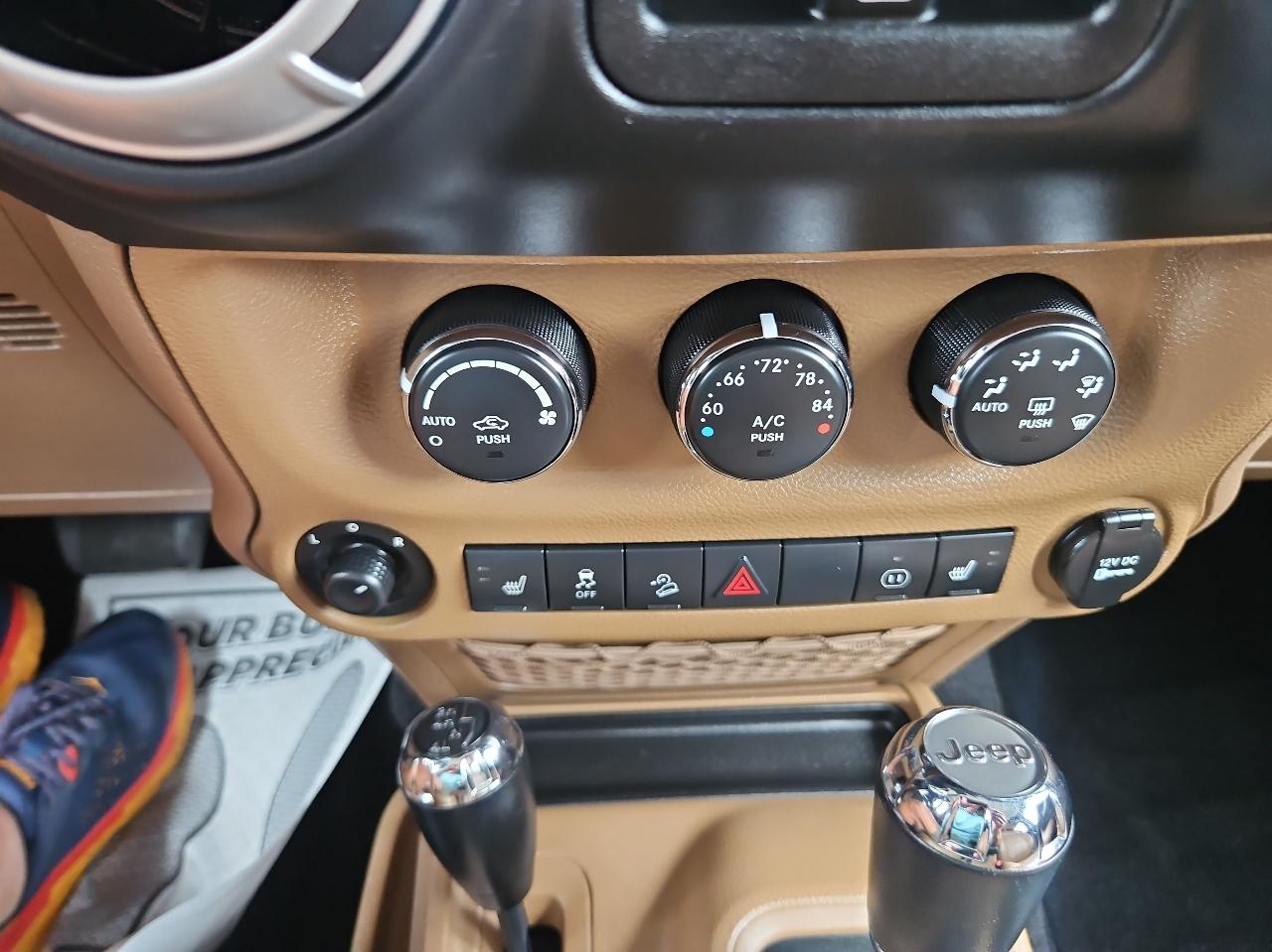 Jeep Wrangler Unlimited 4WD 4dr Sahara 2012