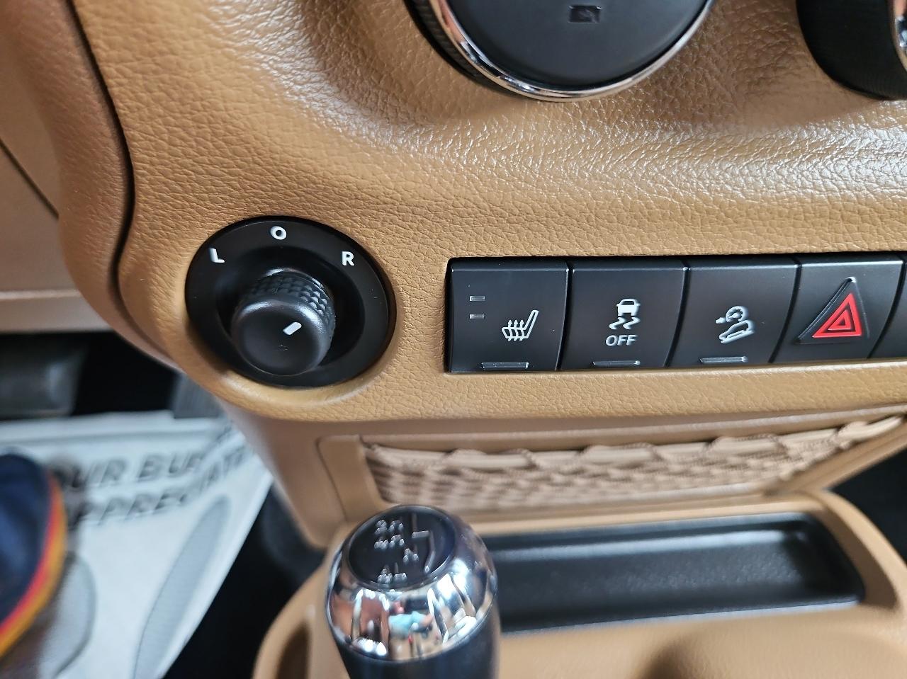 Jeep Wrangler Unlimited 4WD 4dr Sahara 2012