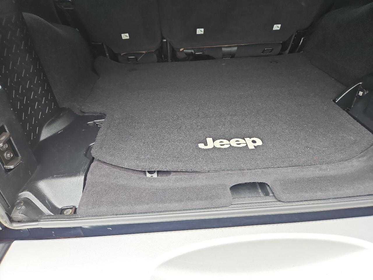 Jeep Wrangler Unlimited 4WD 4dr Sahara 2012