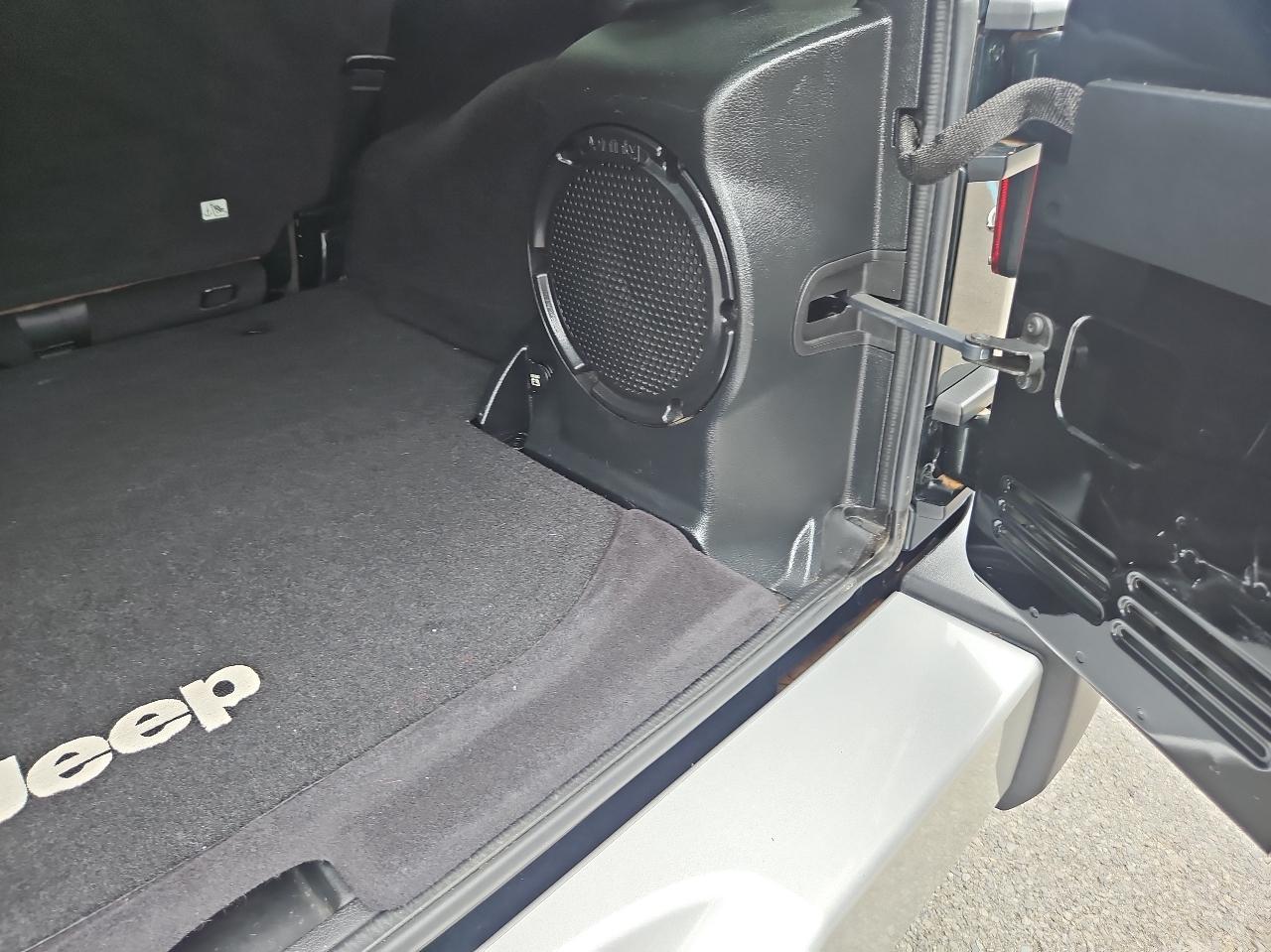 Jeep Wrangler Unlimited 4WD 4dr Sahara 2012