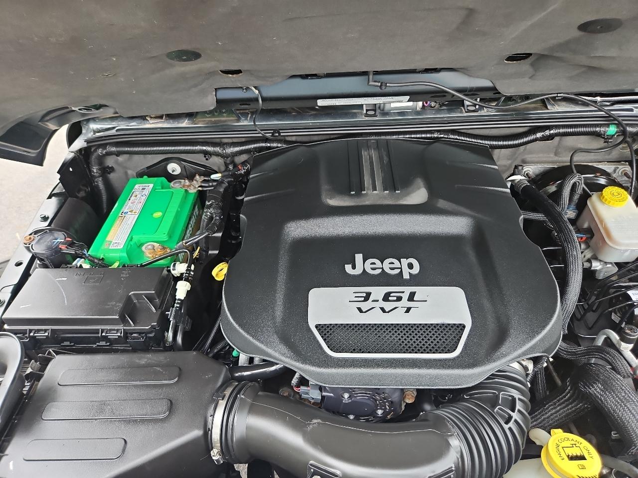 Jeep Wrangler Unlimited 4WD 4dr Sahara 2012