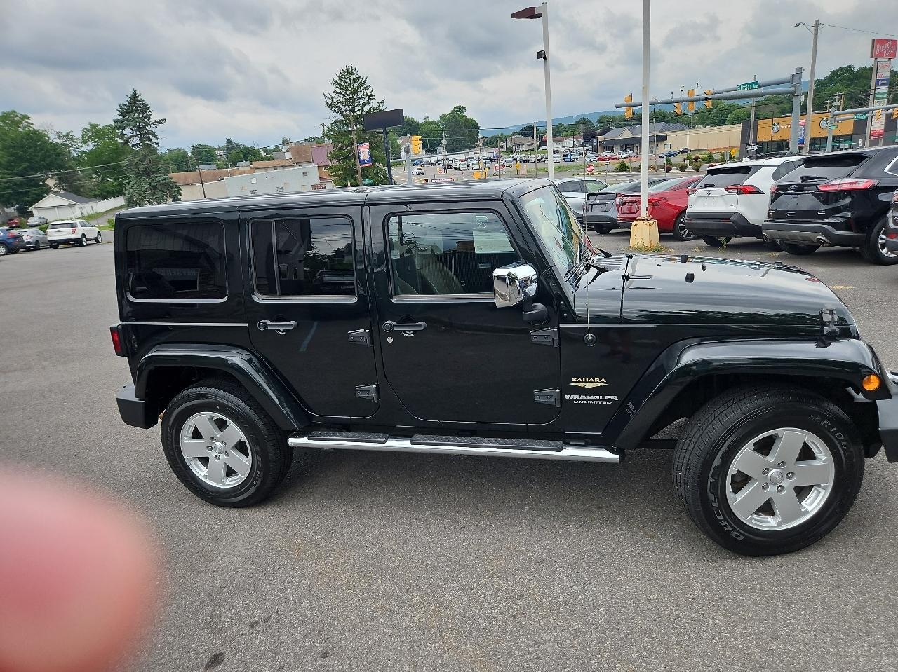 Jeep Wrangler Unlimited 4WD 4dr Sahara 2012