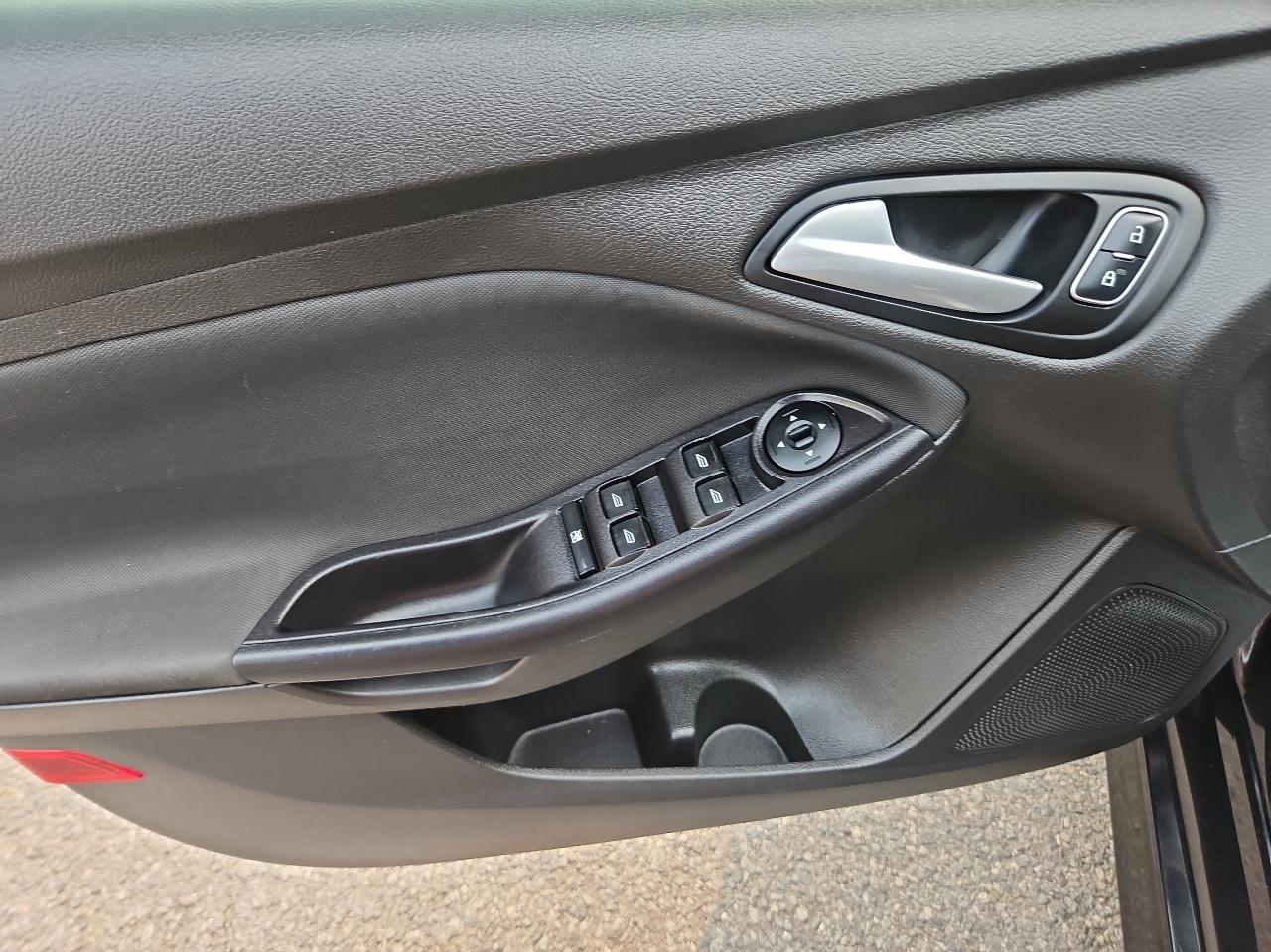 Ford Focus 4dr Sdn SE 2015