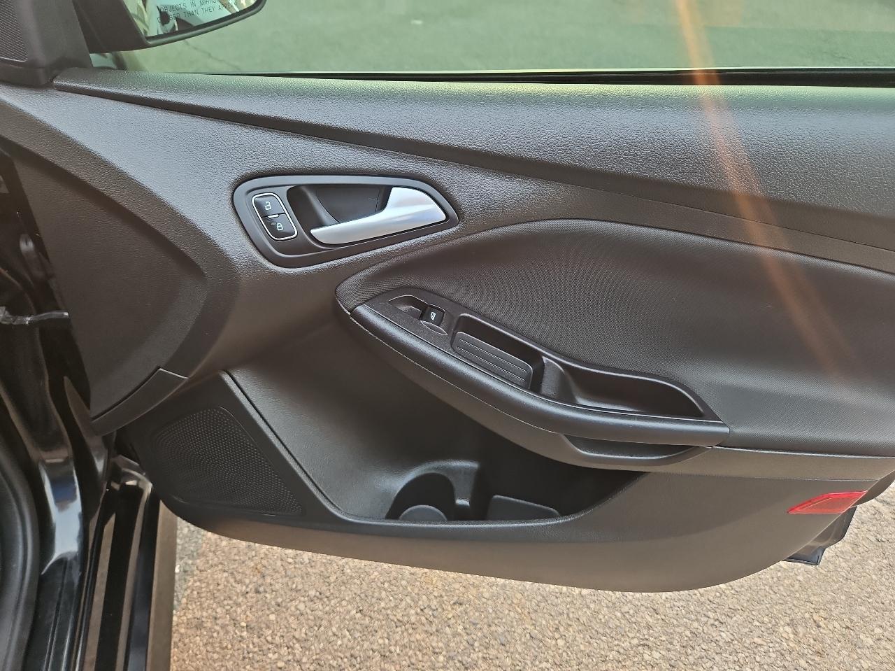 Ford Focus 4dr Sdn SE 2015