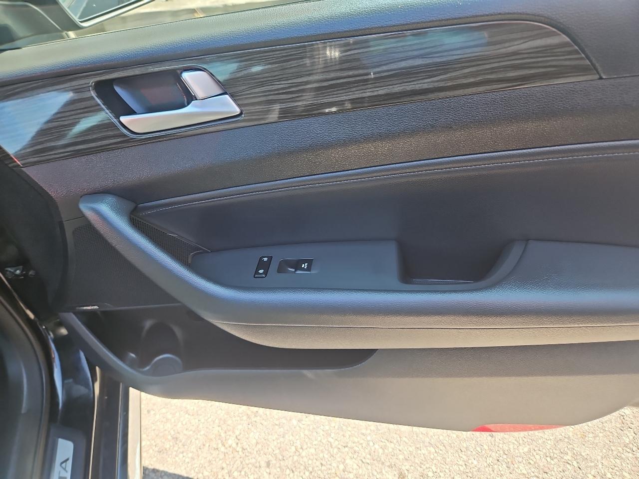 Hyundai Sonata 4dr Sdn 2.4L Limited PZEV 2015