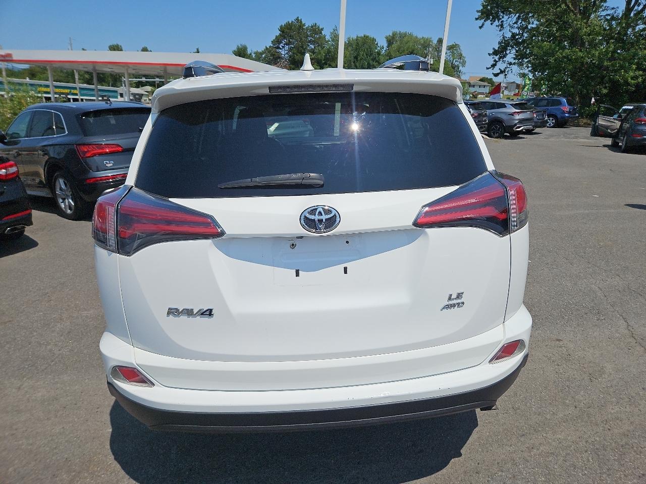 Toyota RAV4 LE AWD (Natl) 2017