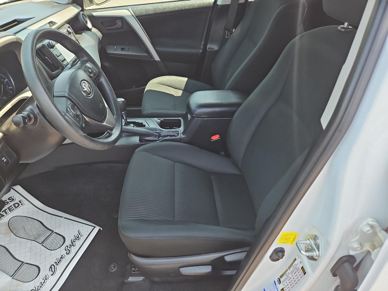 Toyota RAV4 LE AWD (Natl) 2017