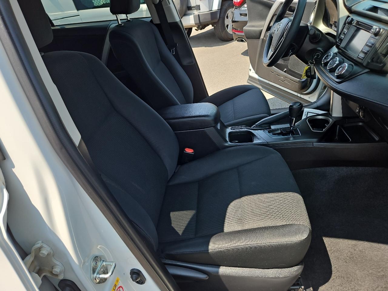 Toyota RAV4 LE AWD (Natl) 2017