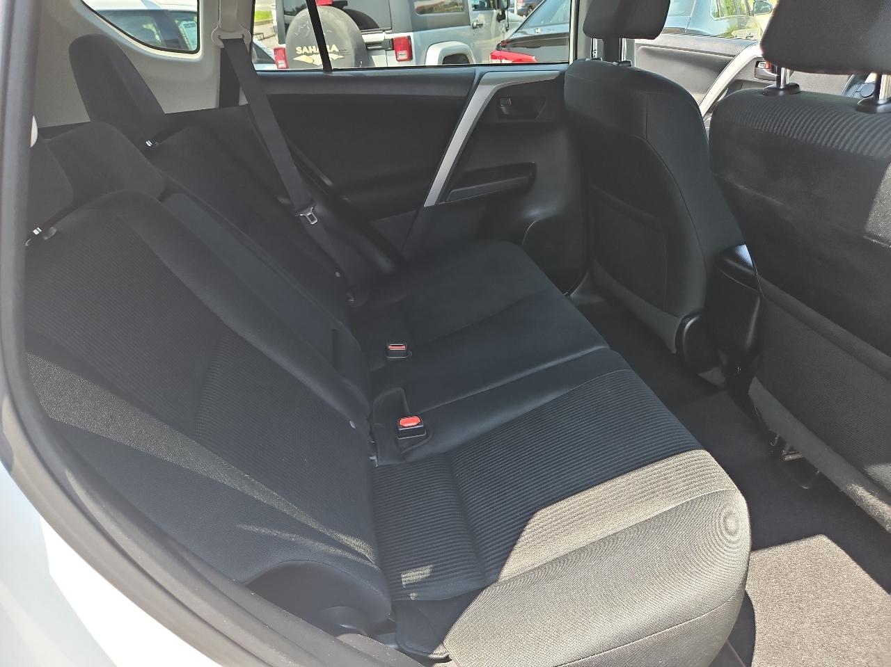 Toyota RAV4 LE AWD (Natl) 2017