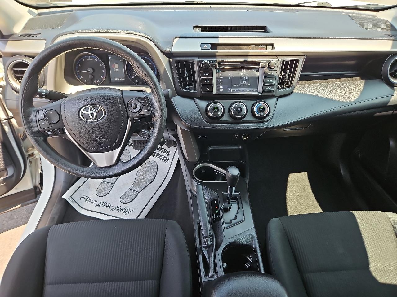 Toyota RAV4 LE AWD (Natl) 2017