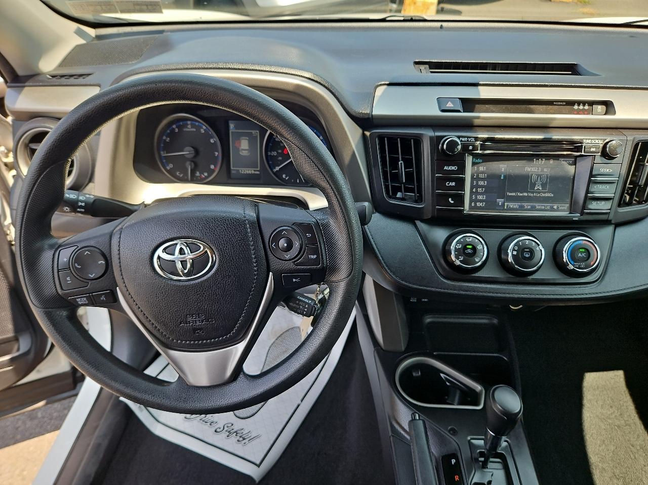 Toyota RAV4 LE AWD (Natl) 2017