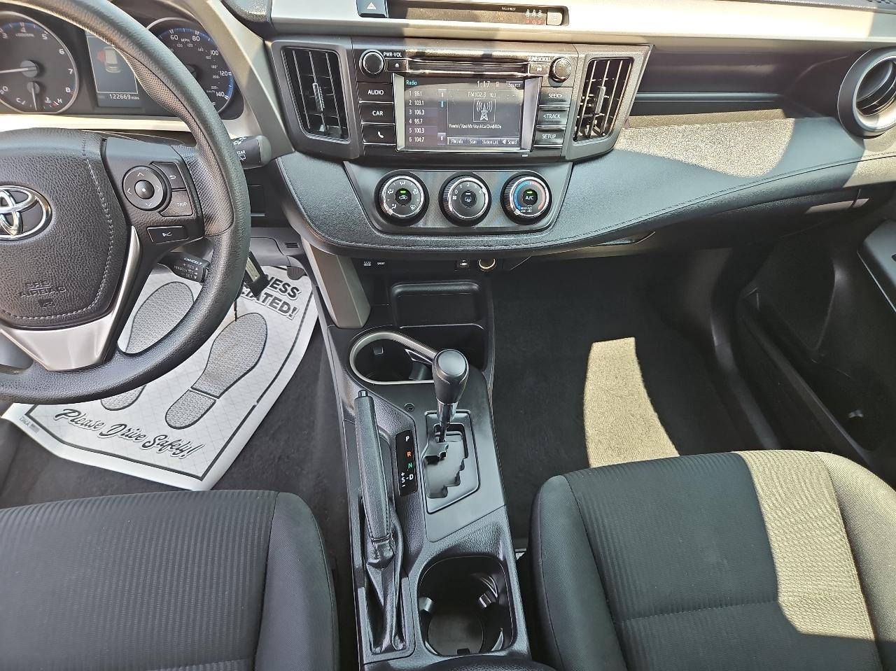 Toyota RAV4 LE AWD (Natl) 2017