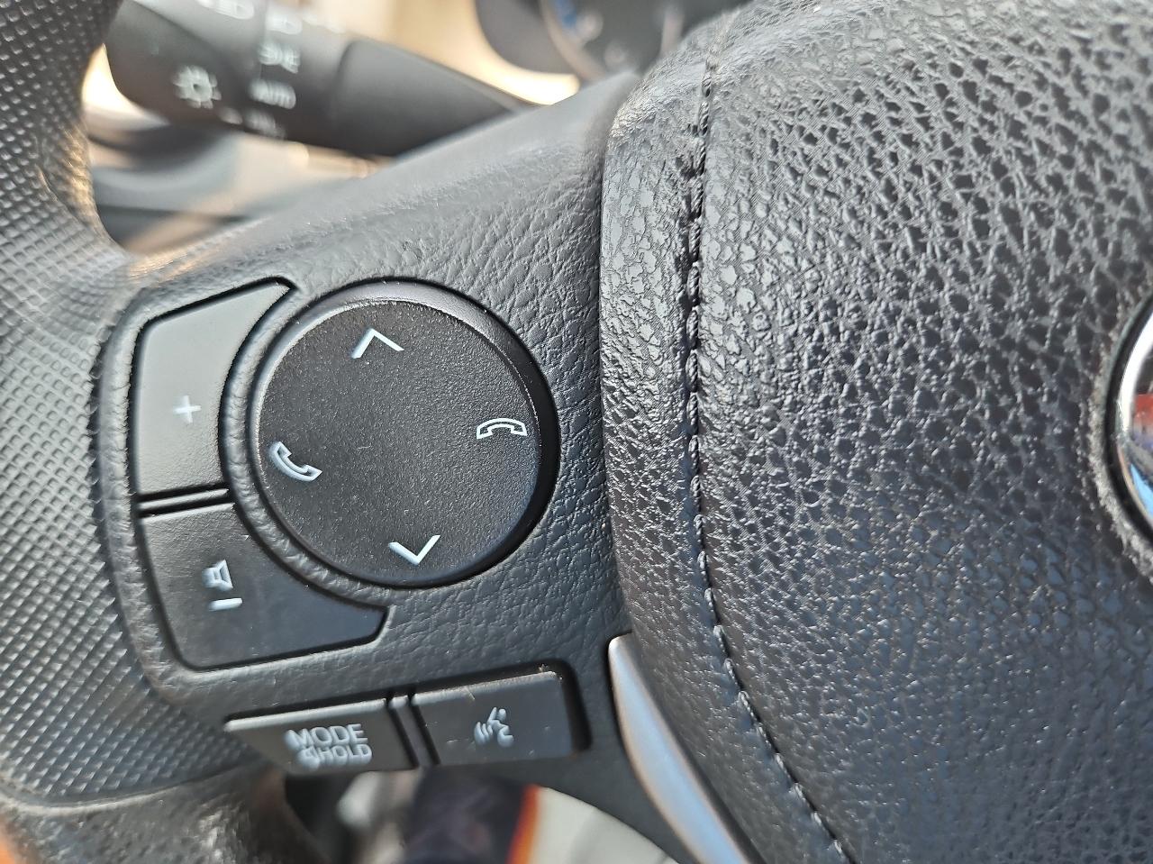 Toyota RAV4 LE AWD (Natl) 2017
