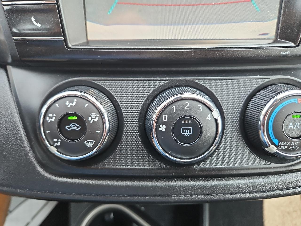 Toyota RAV4 LE AWD (Natl) 2017
