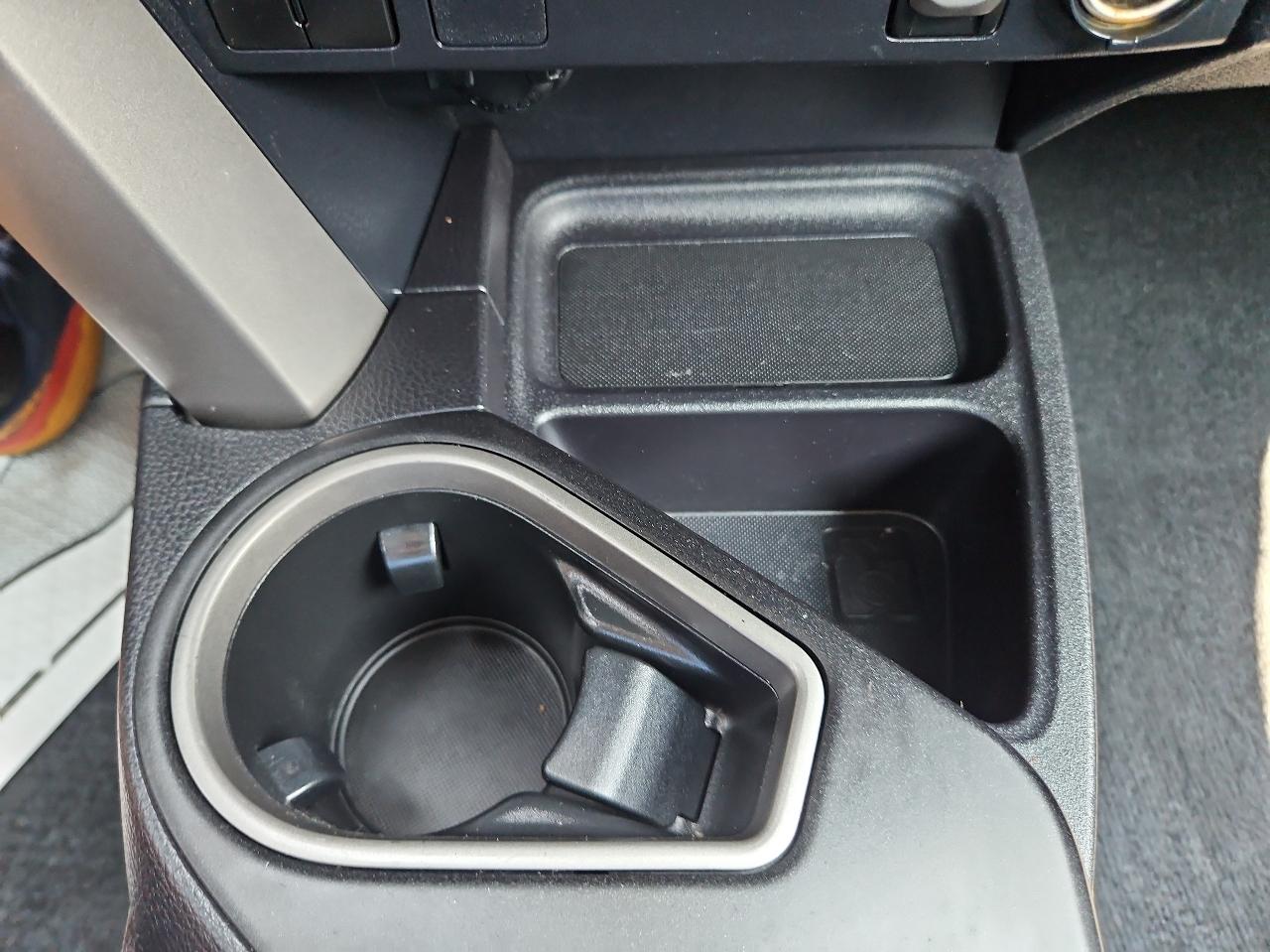 Toyota RAV4 LE AWD (Natl) 2017
