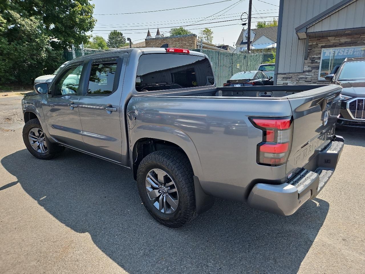 Nissan Frontier Crew Cab 4x4 SV 2025