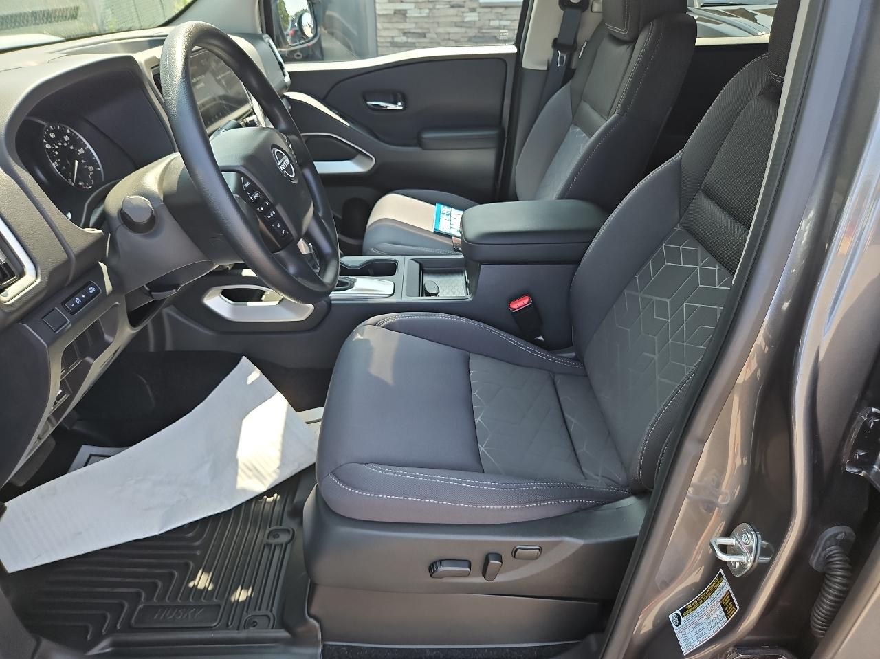 Nissan Frontier Crew Cab 4x4 SV 2025