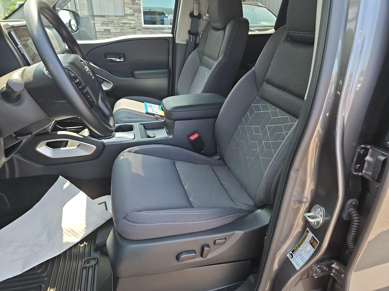 Nissan Frontier Crew Cab 4x4 SV 2025