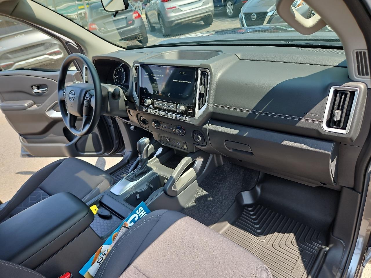 Nissan Frontier Crew Cab 4x4 SV 2025